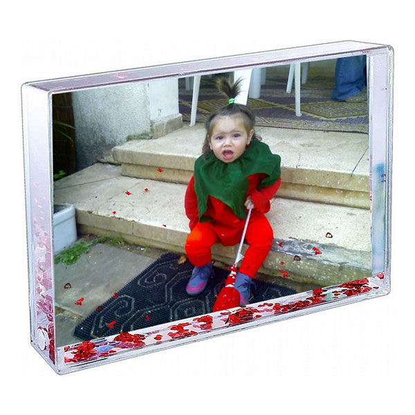 20622-Snowy-photo-box-with-sparkling-hearts תמונה מושלגת - תמונה מושלגת - מעמד מהמם לתמונה בתוך מסגרת מאקריל שקוף עם לבבות מנצנצים