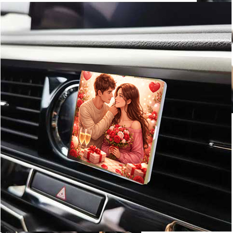 מפיץ ריח לרכב - מבשם אוויר עם תמונה זוגית להצמדה לפתח האוורור של הרכב.